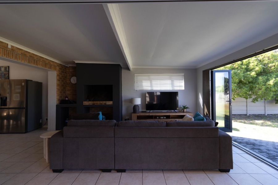 To Let 3 Bedroom Property for Rent in Sandbaai Western Cape